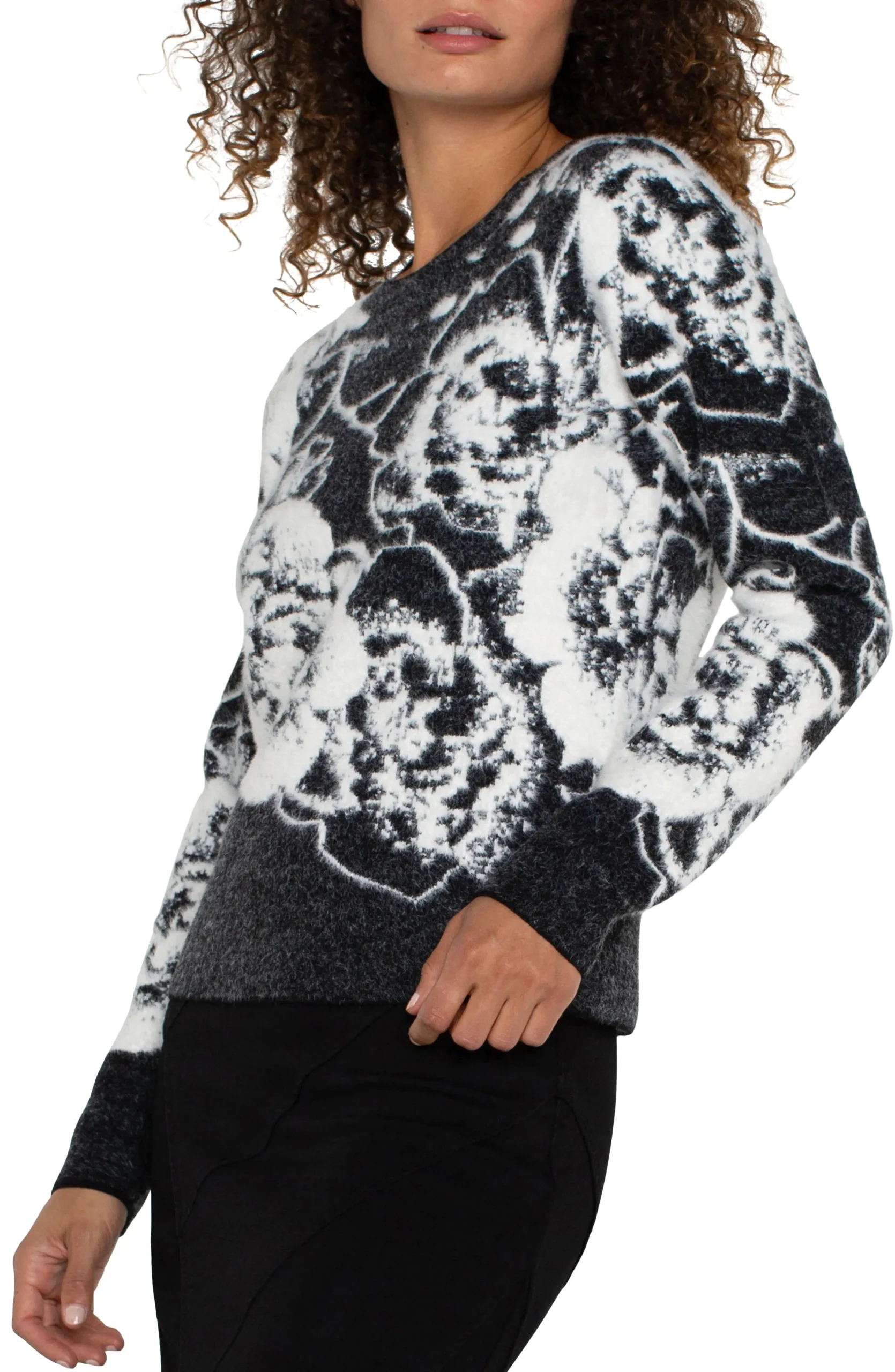 Liverpool Los Angeles Sweaters-LONG SLEEVE CREW NECK SWEATER Blackandwhitefloral